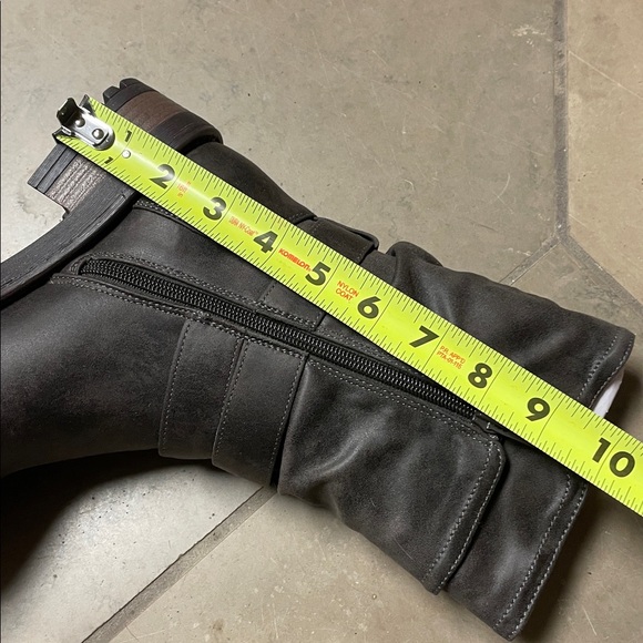 B-52 by Bullboxer brown heeled boots. - Picture 5 of 5